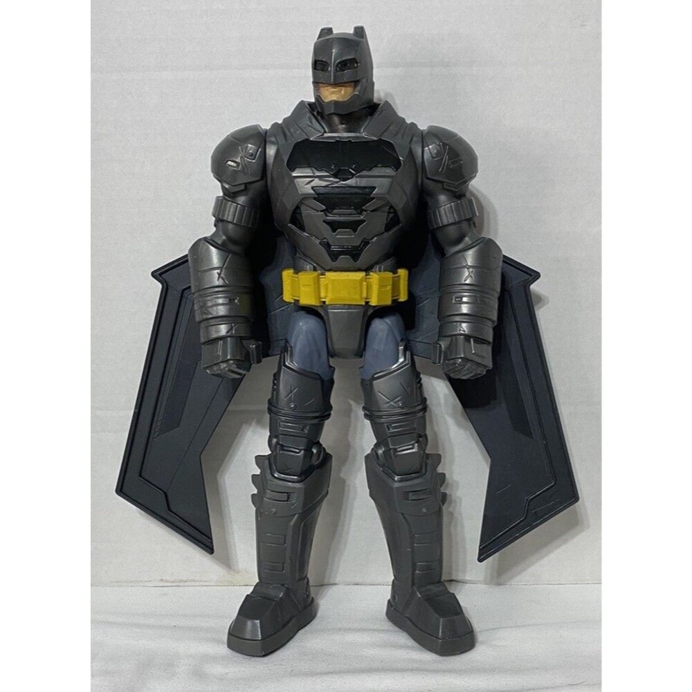 Batman v Superman: Dawn of Justice Electro-Armor Batman 12" Deluxe Figure